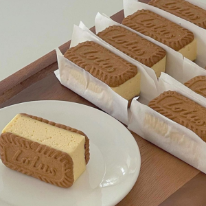 Lotus ice-cream sandwich (3 pieces)