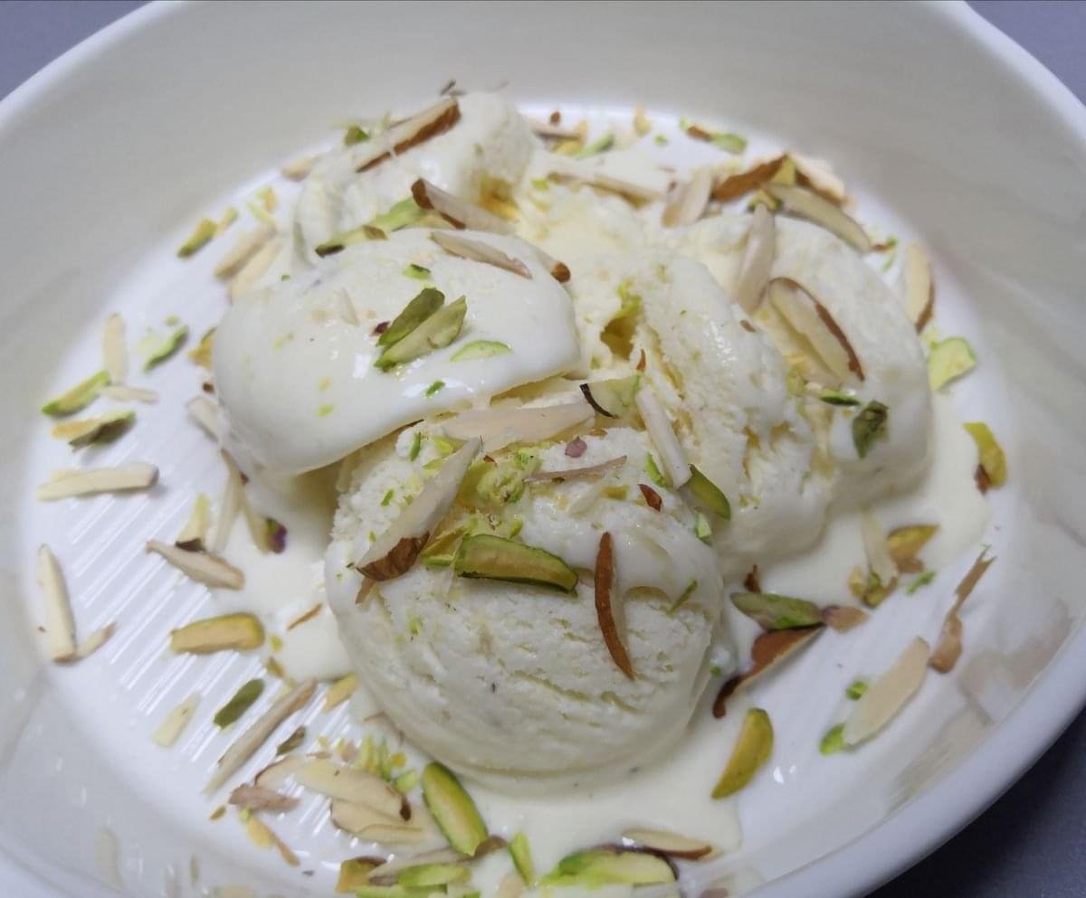 Sapodilla ice-cream